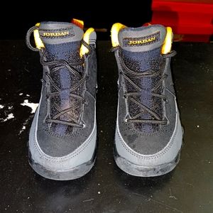 I'm selling these gently worn Jordan 9's in Black/Yellow